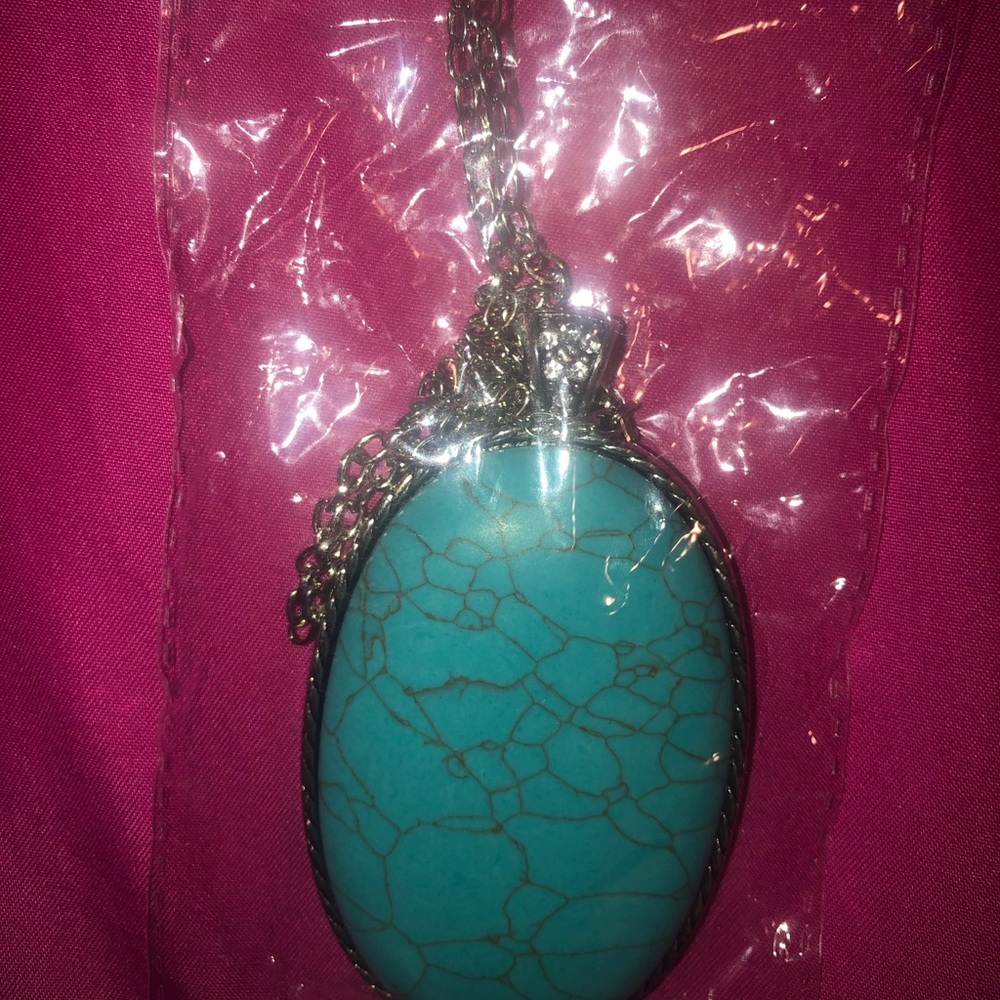 A long necklace crackle finish - Picture 3 of 3